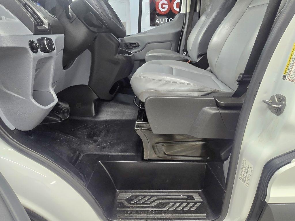 Ford Transit 250 Van Med. Roof w/Sliding Pass. 148-in. WB 2018