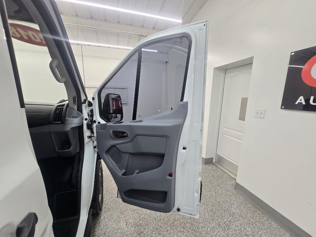 Ford Transit 250 Van Med. Roof w/Sliding Pass. 148-in. WB 2018