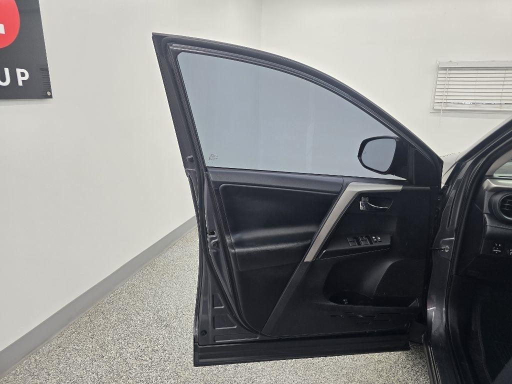 Toyota RAV4 XLE AWD 2018
