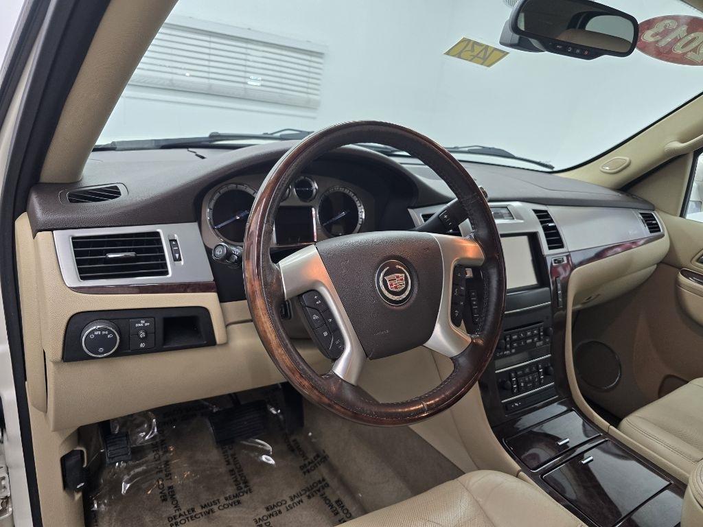 Cadillac Escalade 2WD Luxury 2013