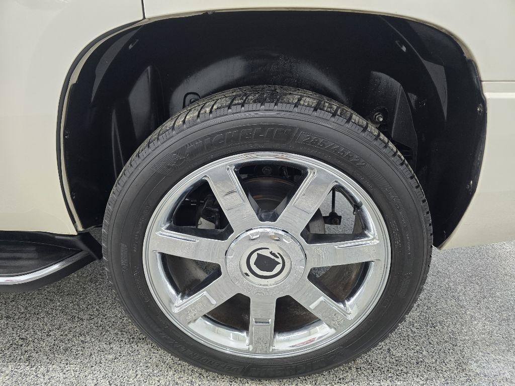 Cadillac Escalade 2WD Luxury 2013