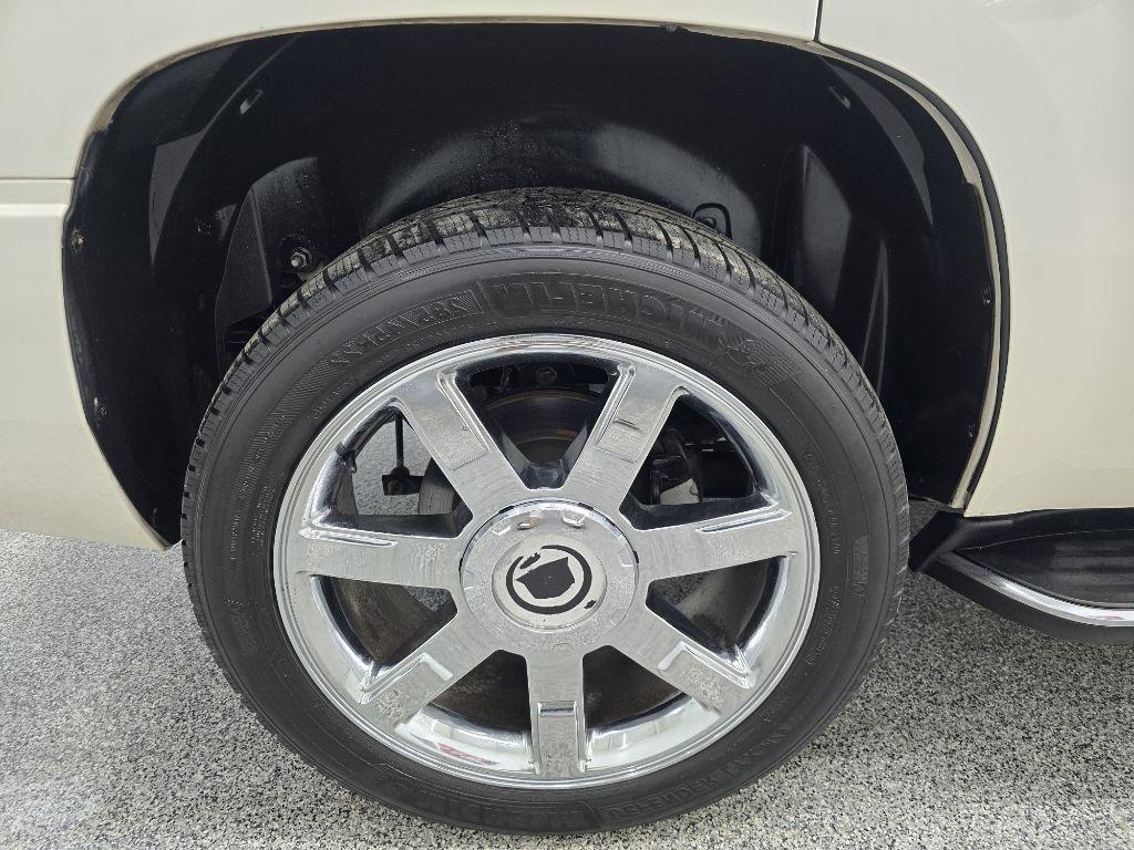 Cadillac Escalade 2WD Luxury 2013