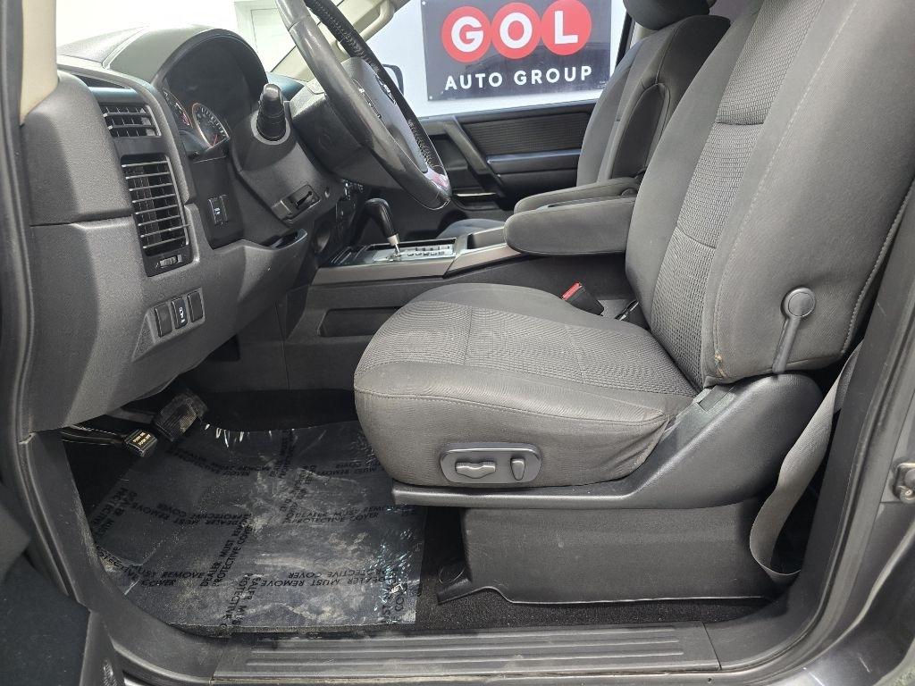Nissan Titan S Crew Cab 2WD 2012