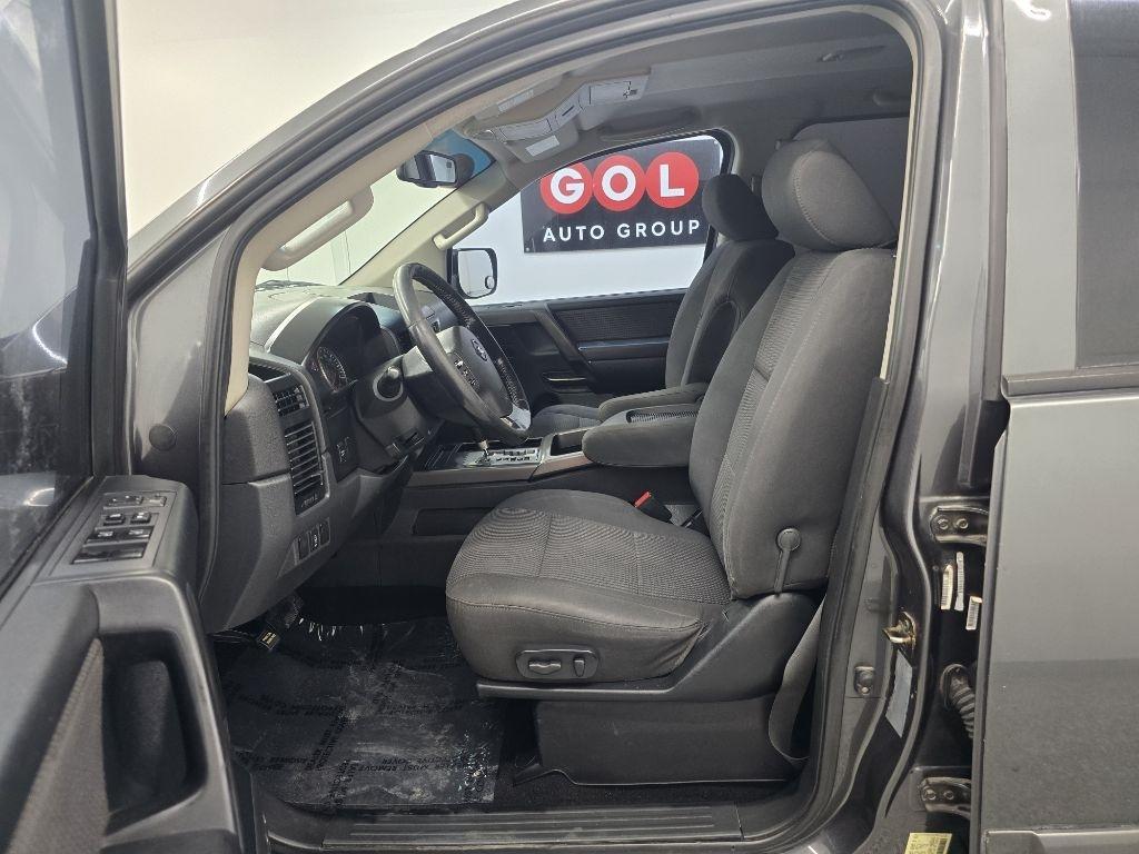 Nissan Titan S Crew Cab 2WD 2012