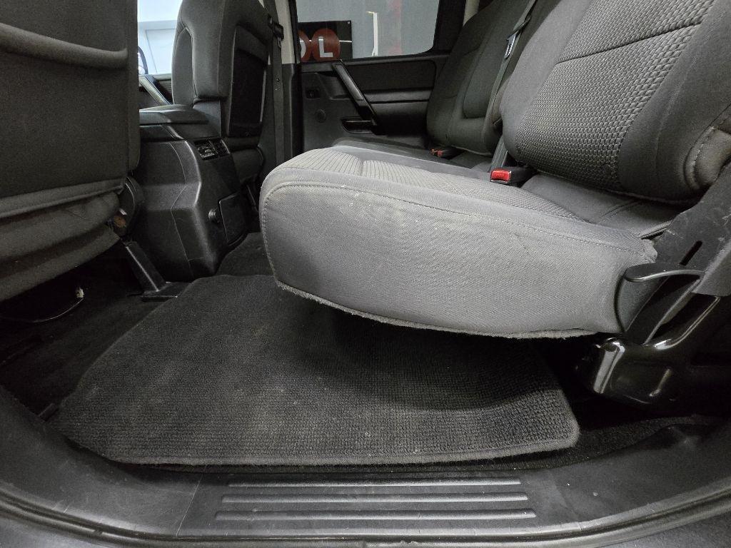 Nissan Titan S Crew Cab 2WD 2012