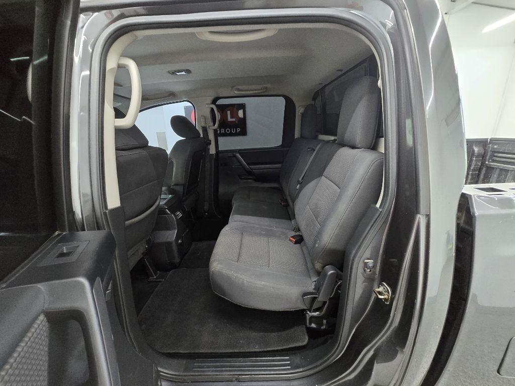 Nissan Titan S Crew Cab 2WD 2012