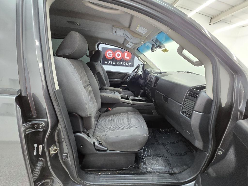 Nissan Titan S Crew Cab 2WD 2012