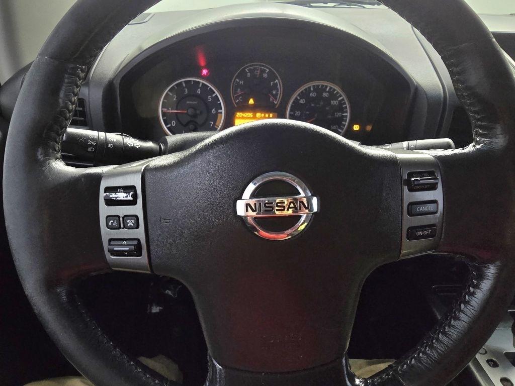 Nissan Titan S Crew Cab 2WD 2012