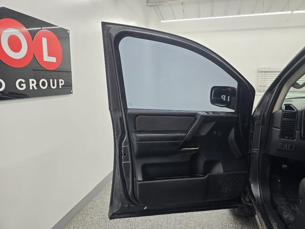 Nissan Titan S Crew Cab 2WD 2012
