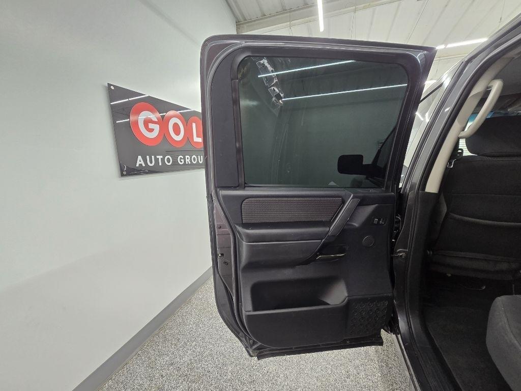 Nissan Titan S Crew Cab 2WD 2012