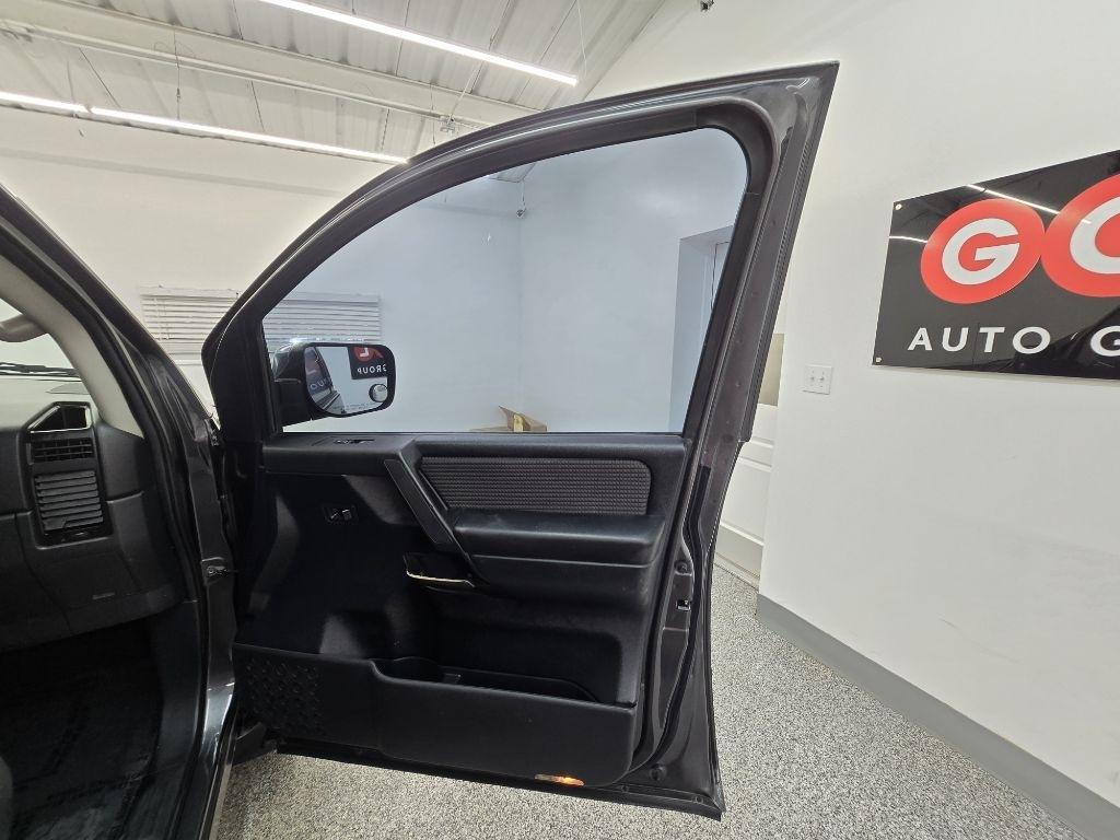 Nissan Titan S Crew Cab 2WD 2012