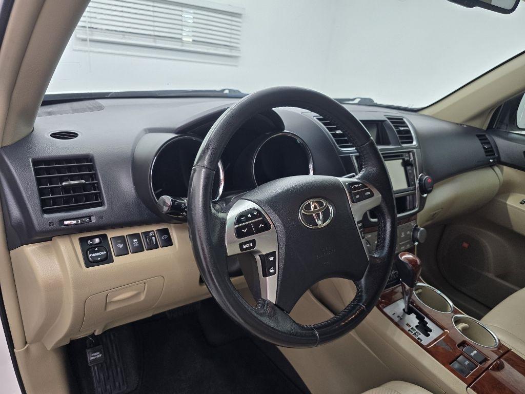 Toyota Highlander Limited 2WD 2013
