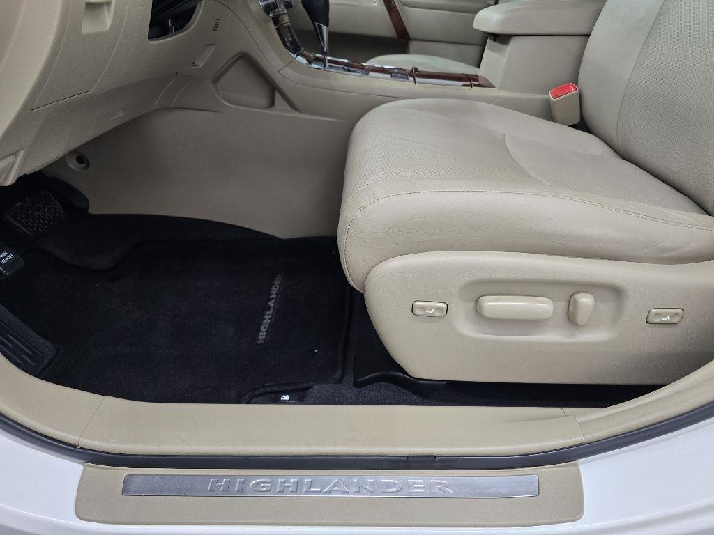 Toyota Highlander Limited 2WD 2013