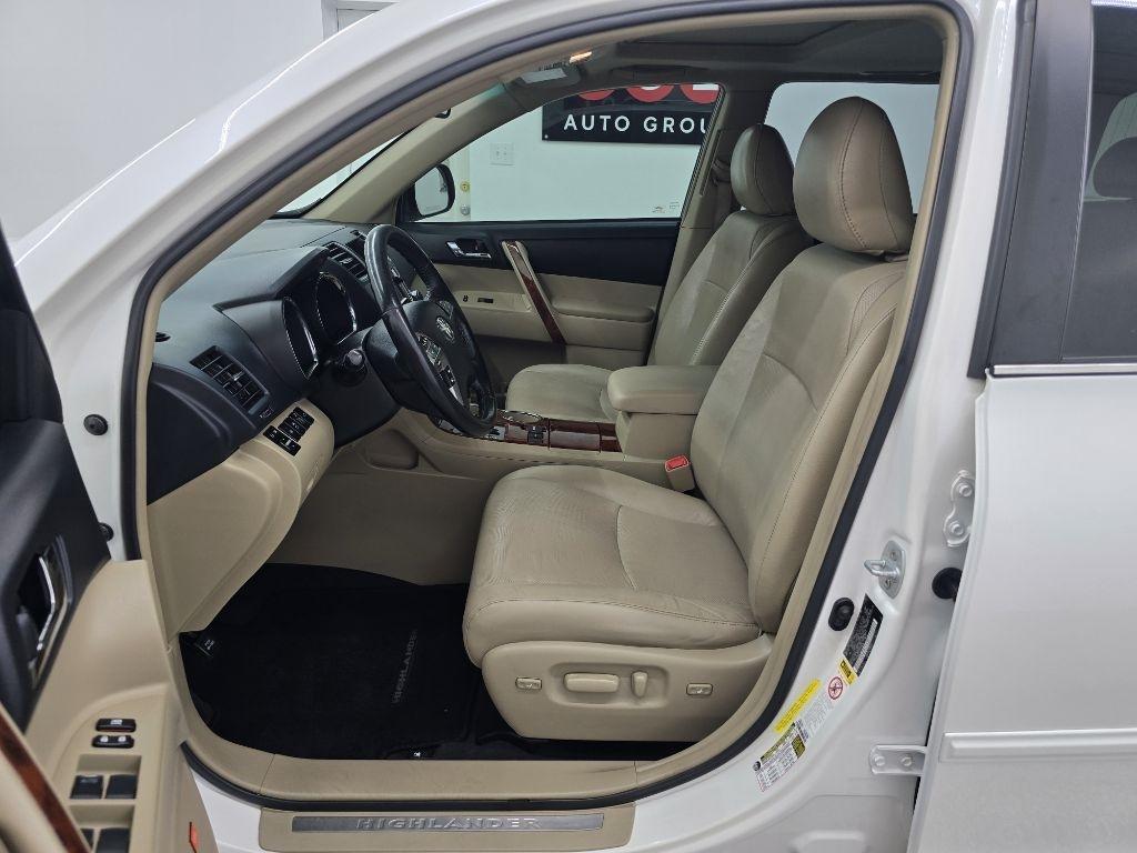 Toyota Highlander Limited 2WD 2013