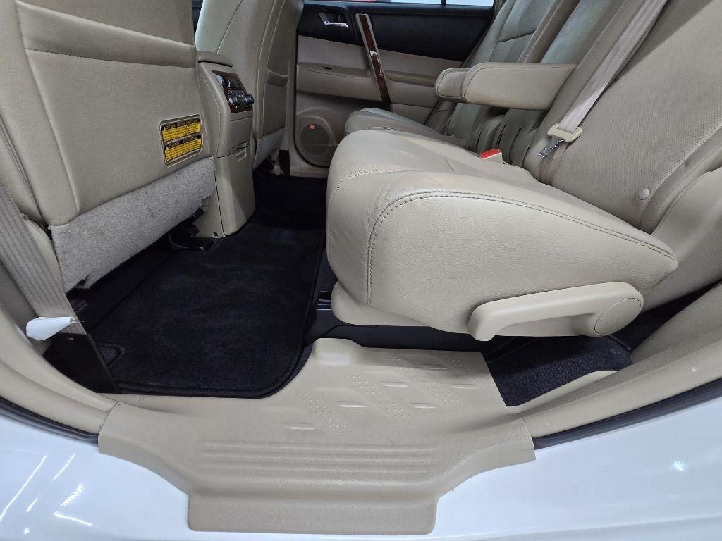 Toyota Highlander Limited 2WD 2013