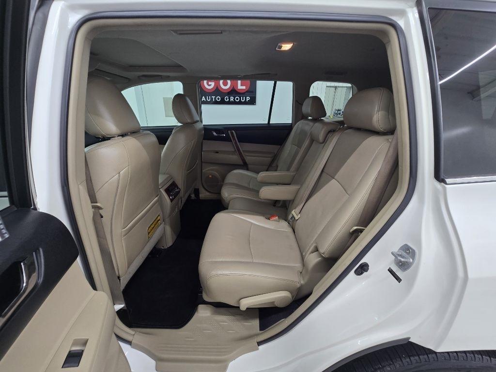Toyota Highlander Limited 2WD 2013