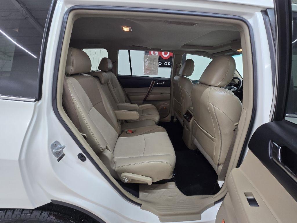 Toyota Highlander Limited 2WD 2013