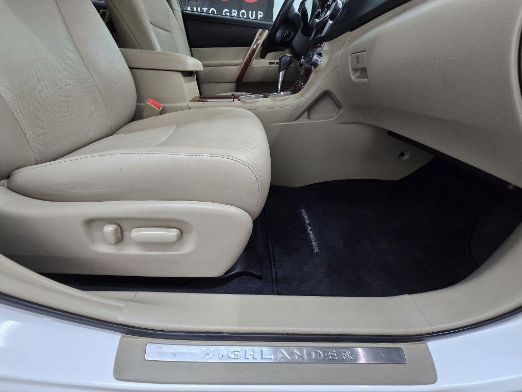 Toyota Highlander Limited 2WD 2013