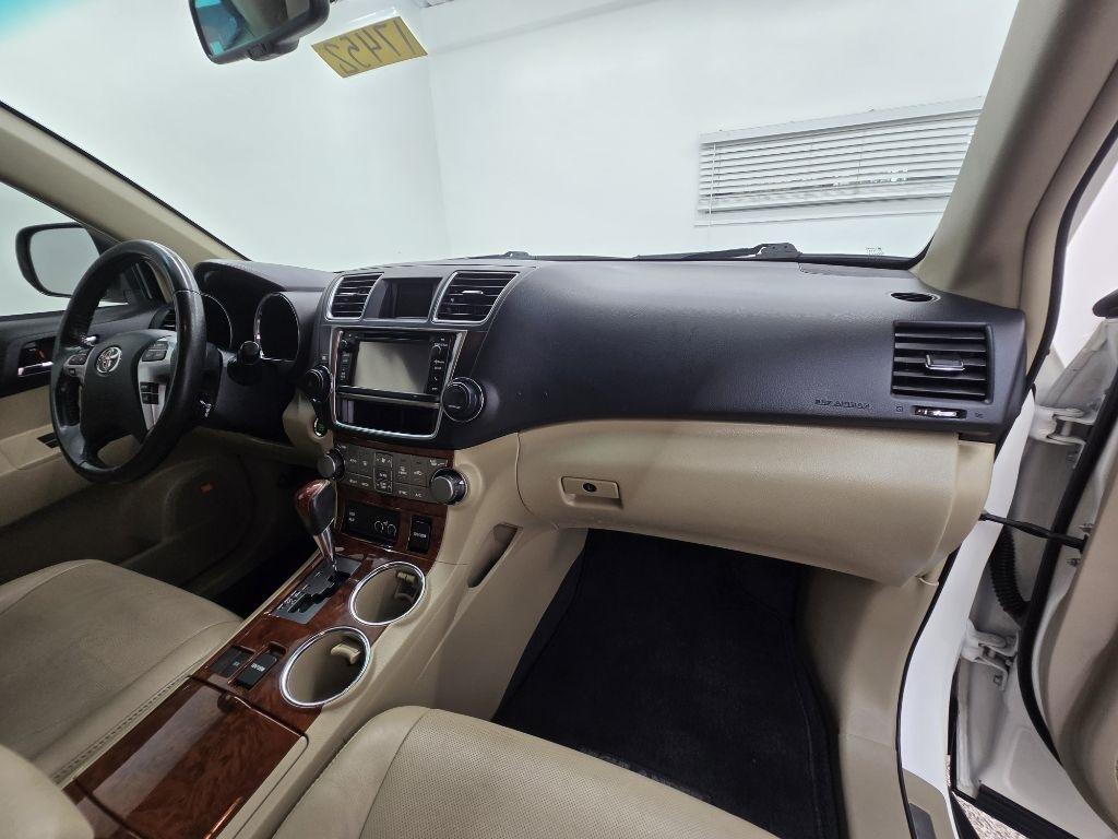 Toyota Highlander Limited 2WD 2013