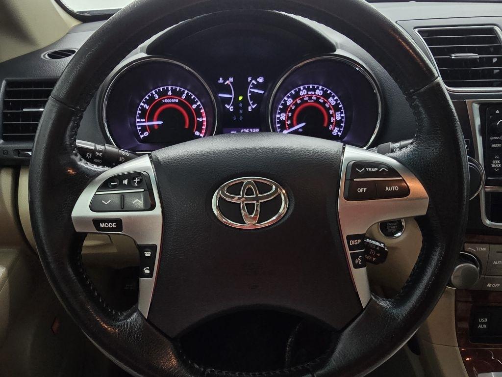 Toyota Highlander Limited 2WD 2013
