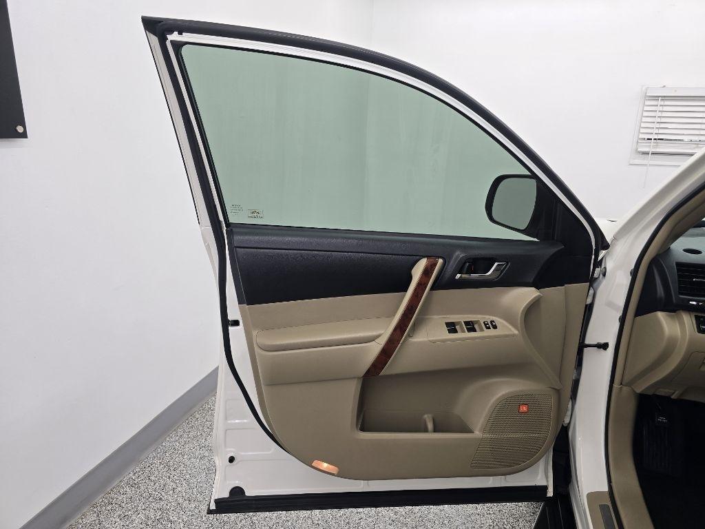 Toyota Highlander Limited 2WD 2013