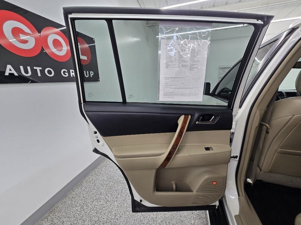 Toyota Highlander Limited 2WD 2013