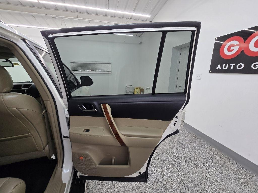 Toyota Highlander Limited 2WD 2013