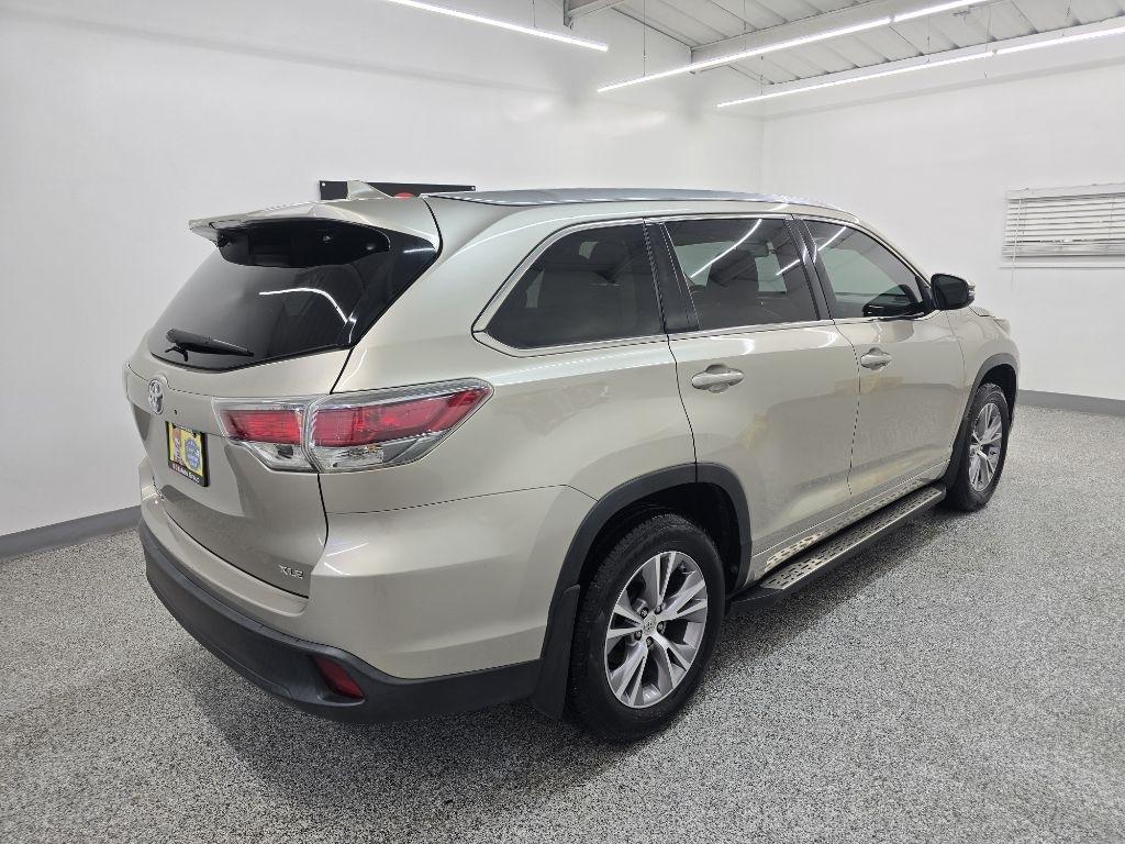 Toyota Highlander XLE FWD V6 2015