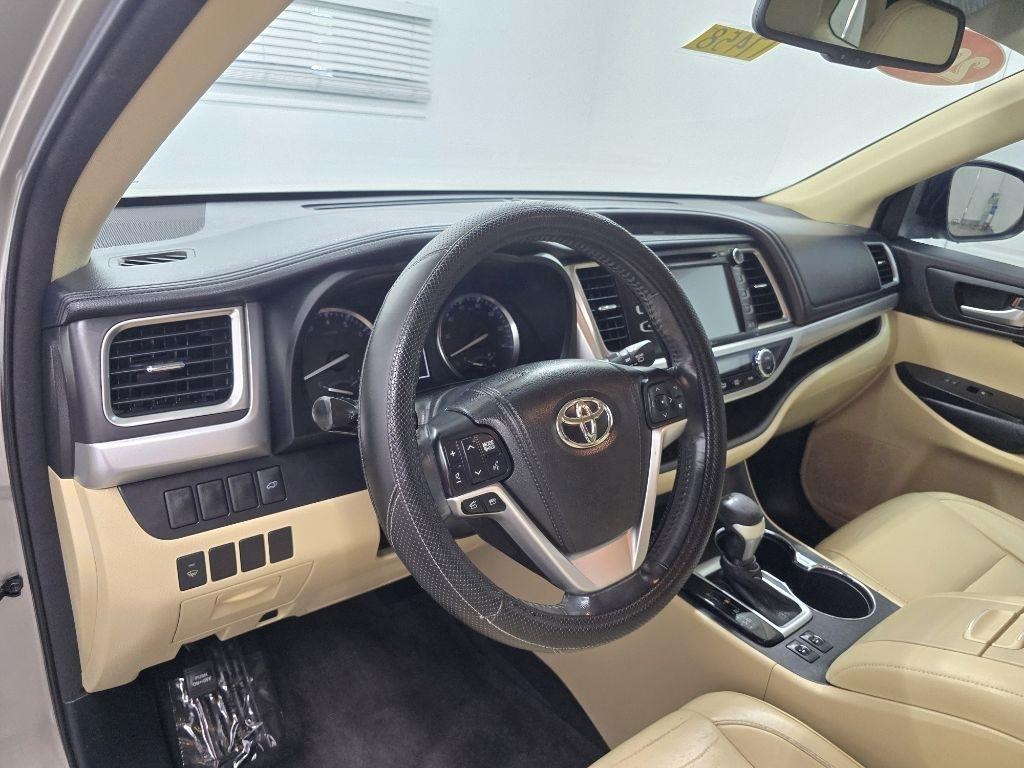 Toyota Highlander XLE FWD V6 2015
