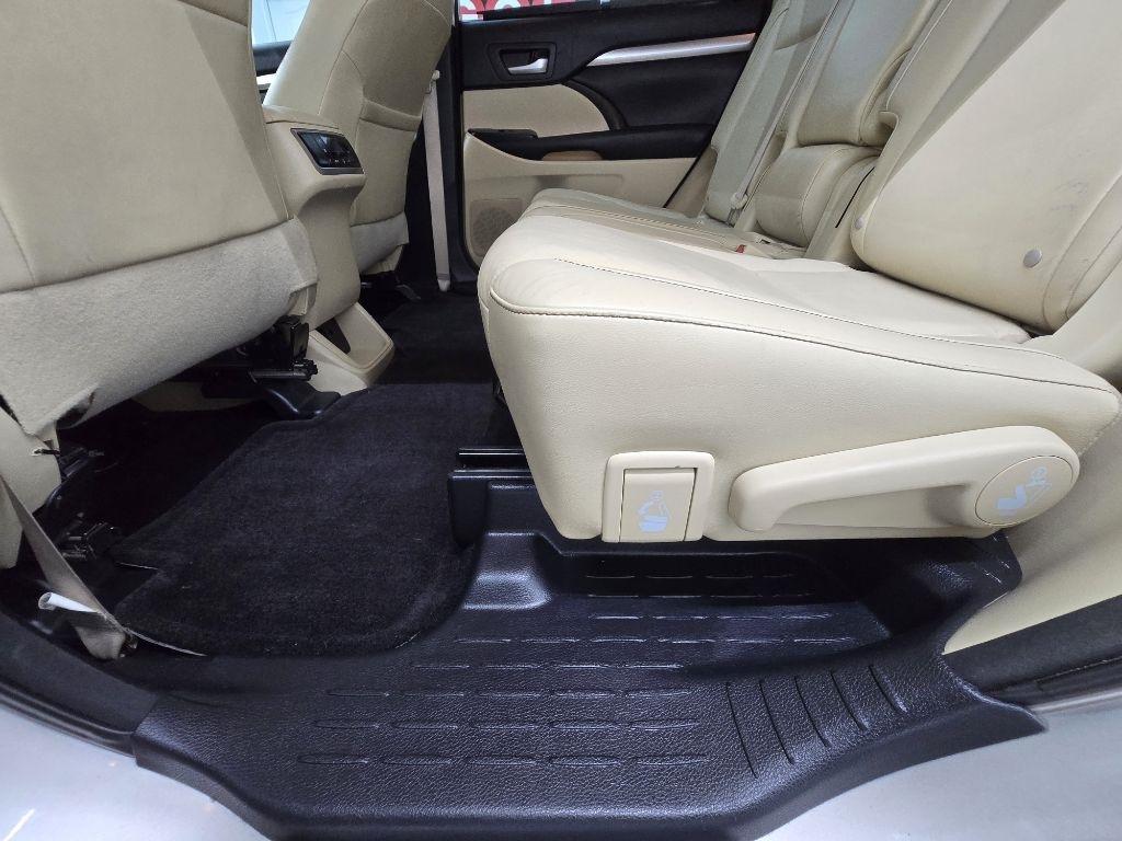 Toyota Highlander XLE FWD V6 2015