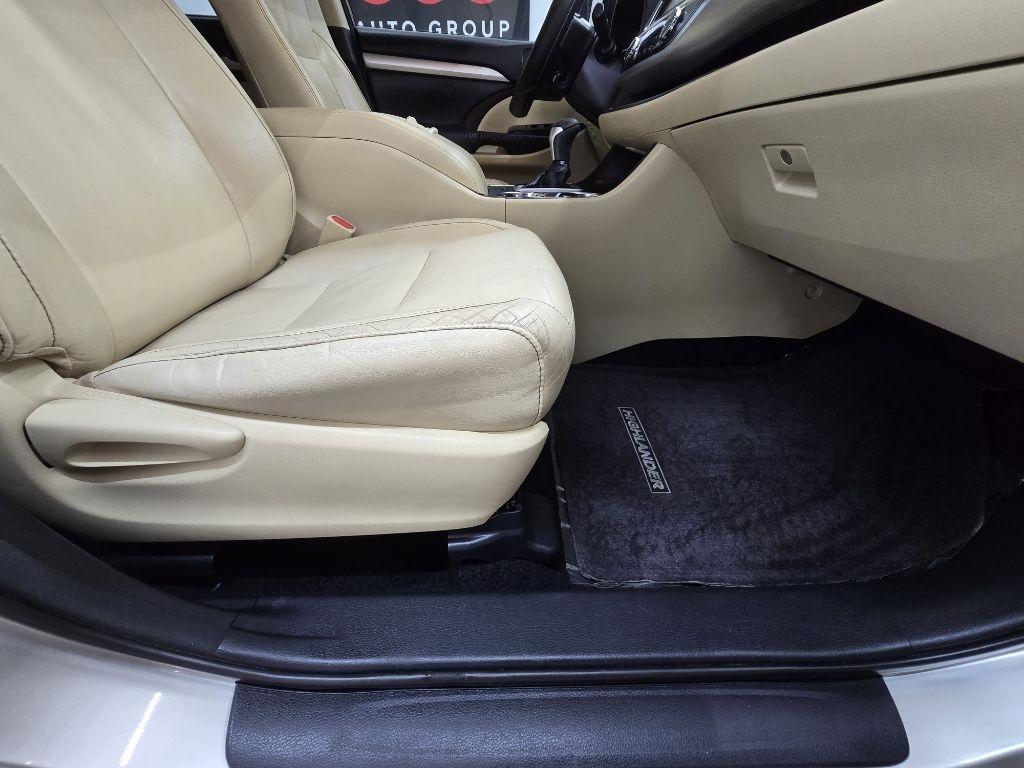 Toyota Highlander XLE FWD V6 2015