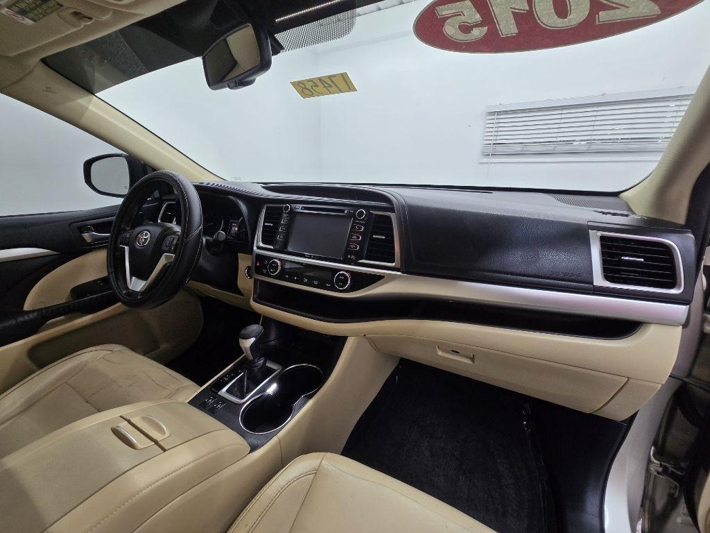 Toyota Highlander XLE FWD V6 2015