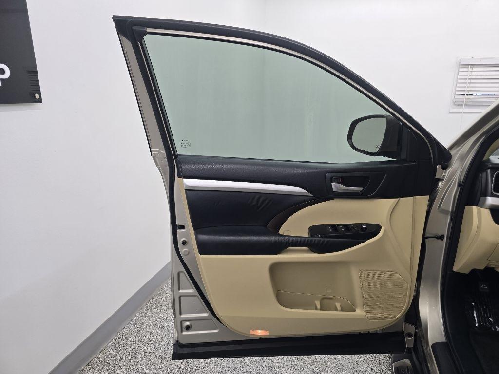 Toyota Highlander XLE FWD V6 2015