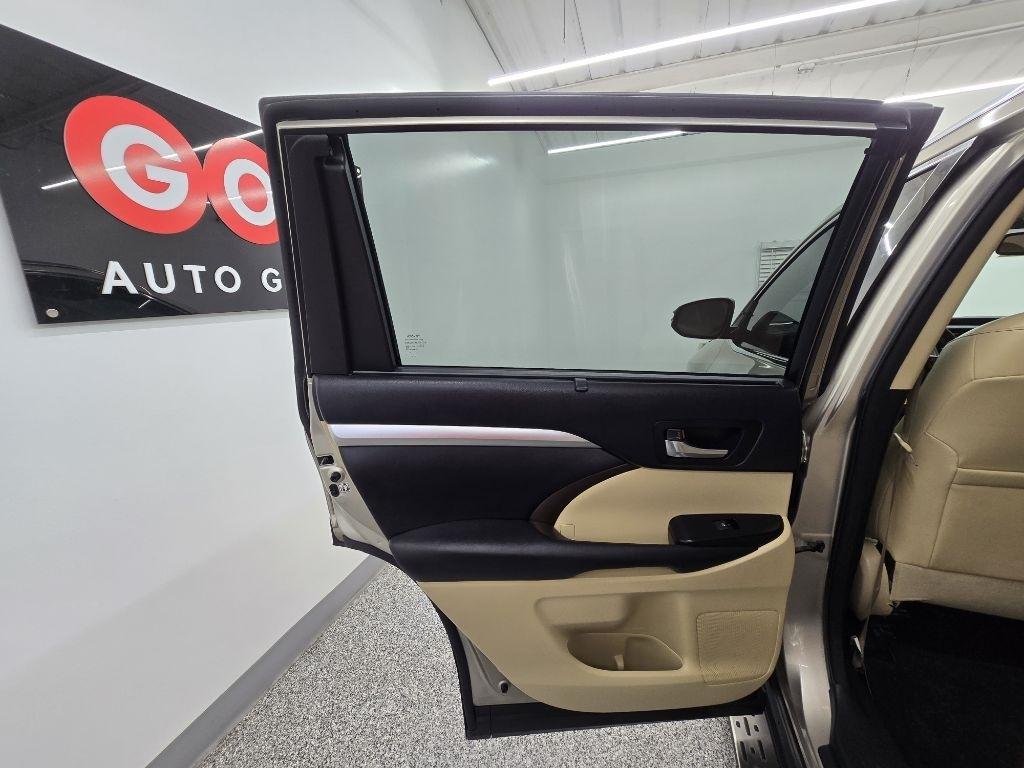 Toyota Highlander XLE FWD V6 2015
