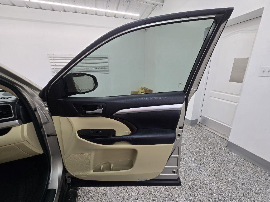 Toyota Highlander XLE FWD V6 2015