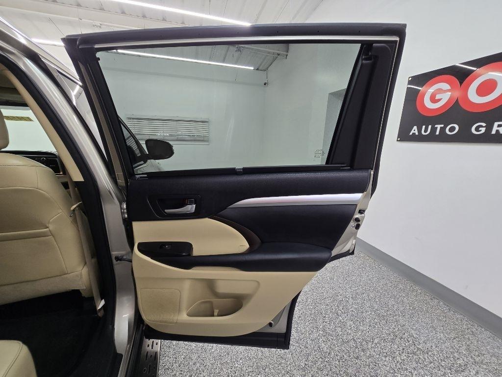 Toyota Highlander XLE FWD V6 2015