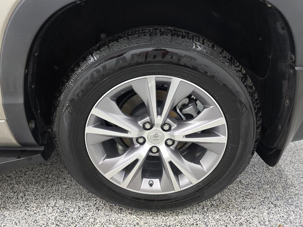 Toyota Highlander XLE FWD V6 2015