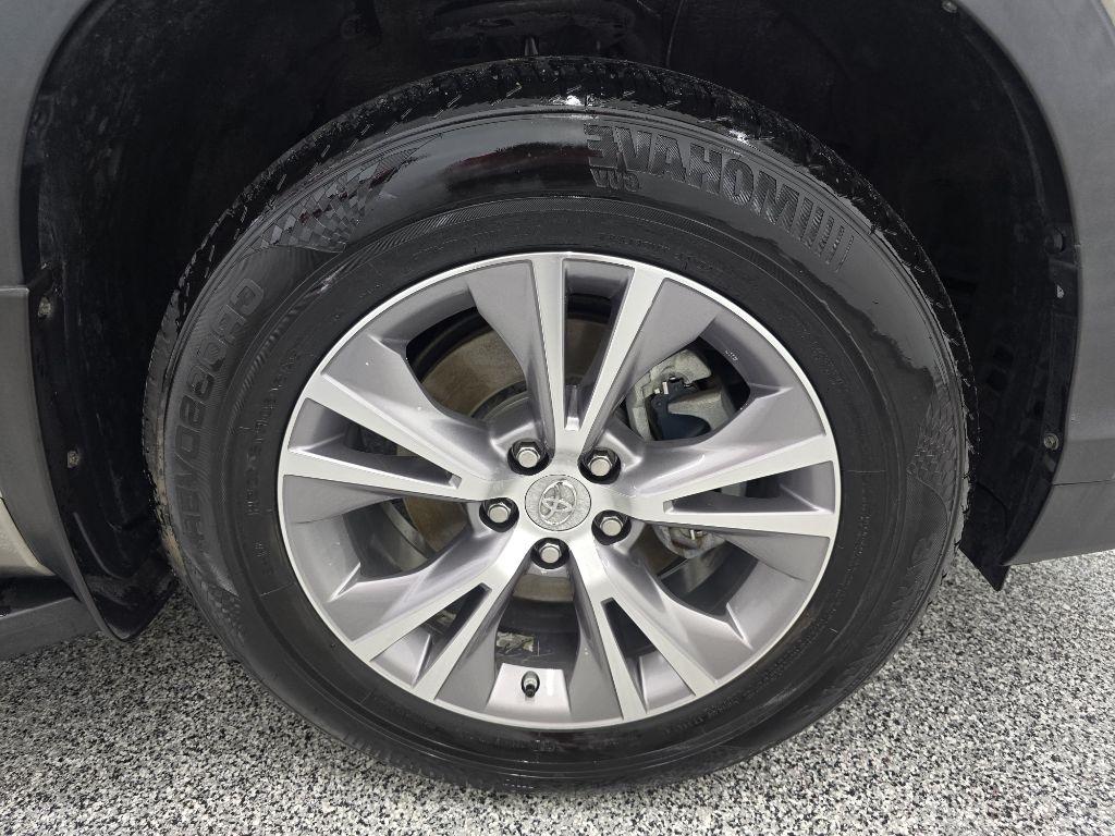 Toyota Highlander XLE FWD V6 2015