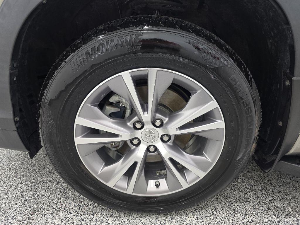 Toyota Highlander XLE FWD V6 2015