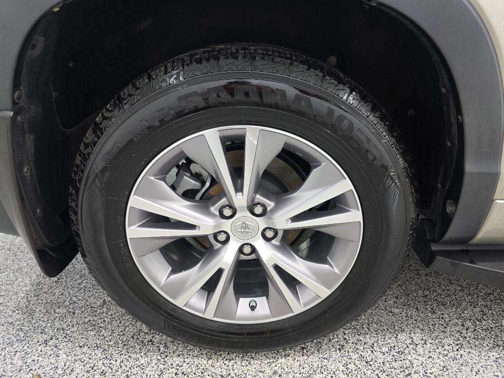 Toyota Highlander XLE FWD V6 2015