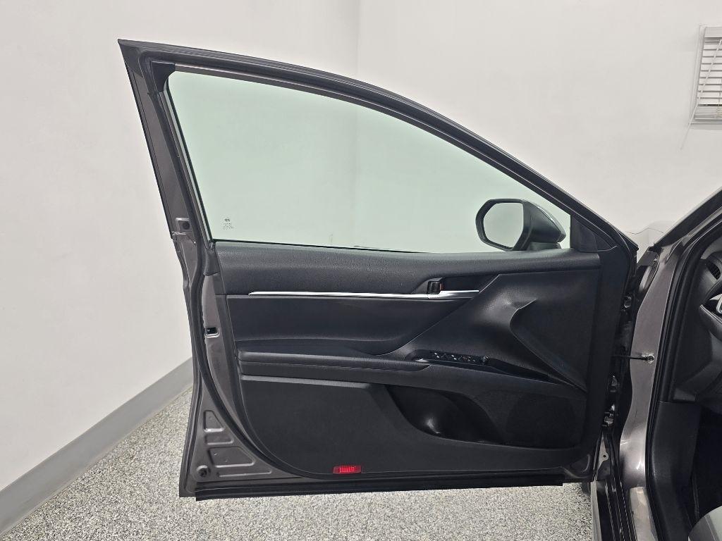 Toyota Camry SE 2020