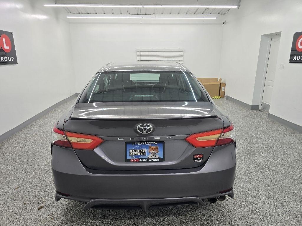 Toyota Camry SE 2020