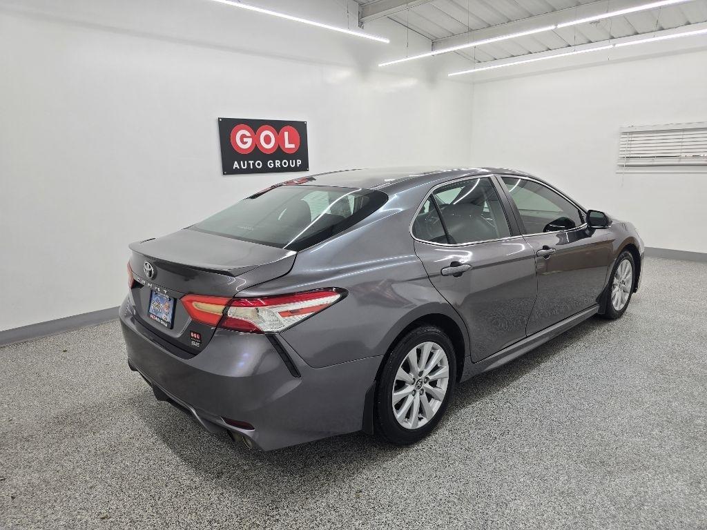 Toyota Camry SE 2020