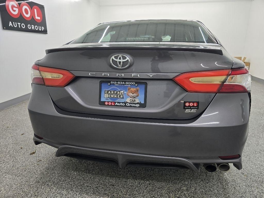 Toyota Camry SE 2020