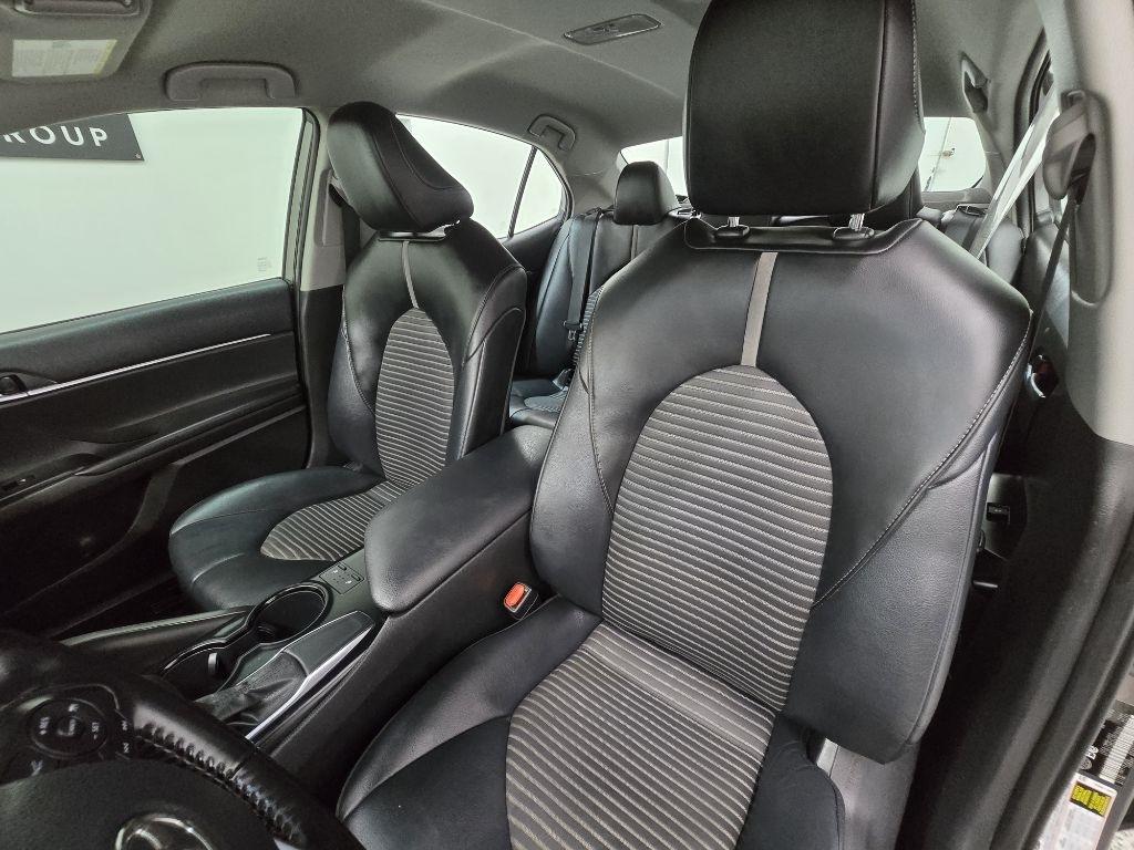Toyota Camry SE 2020