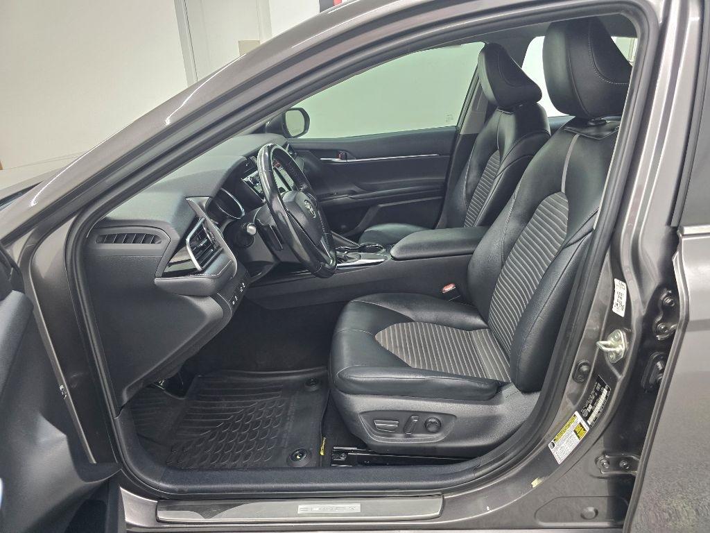 Toyota Camry SE 2020
