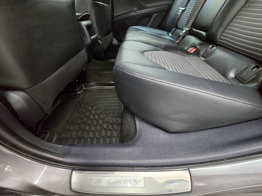 Toyota Camry SE 2020