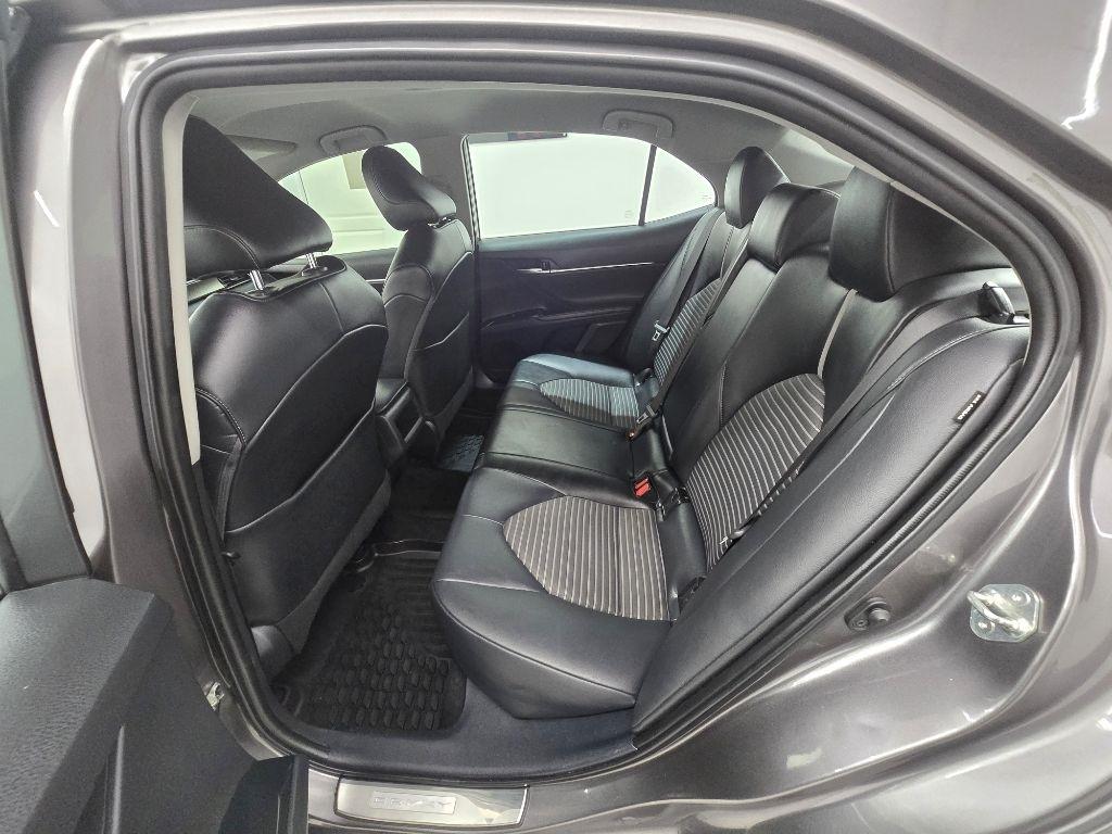 Toyota Camry SE 2020