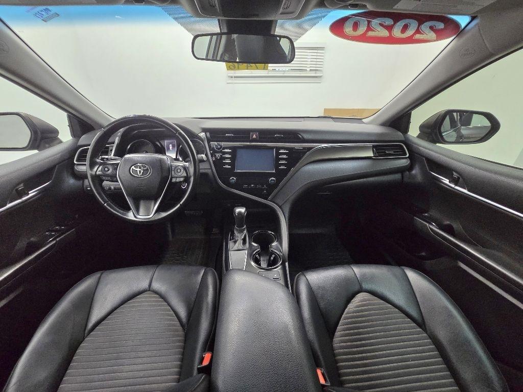Toyota Camry SE 2020