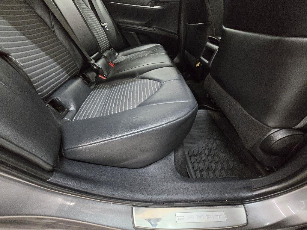 Toyota Camry SE 2020
